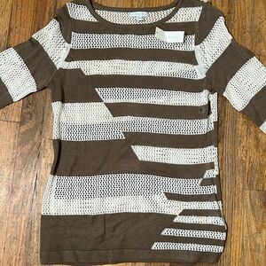 Brand new three-quarter sleeve knitted top